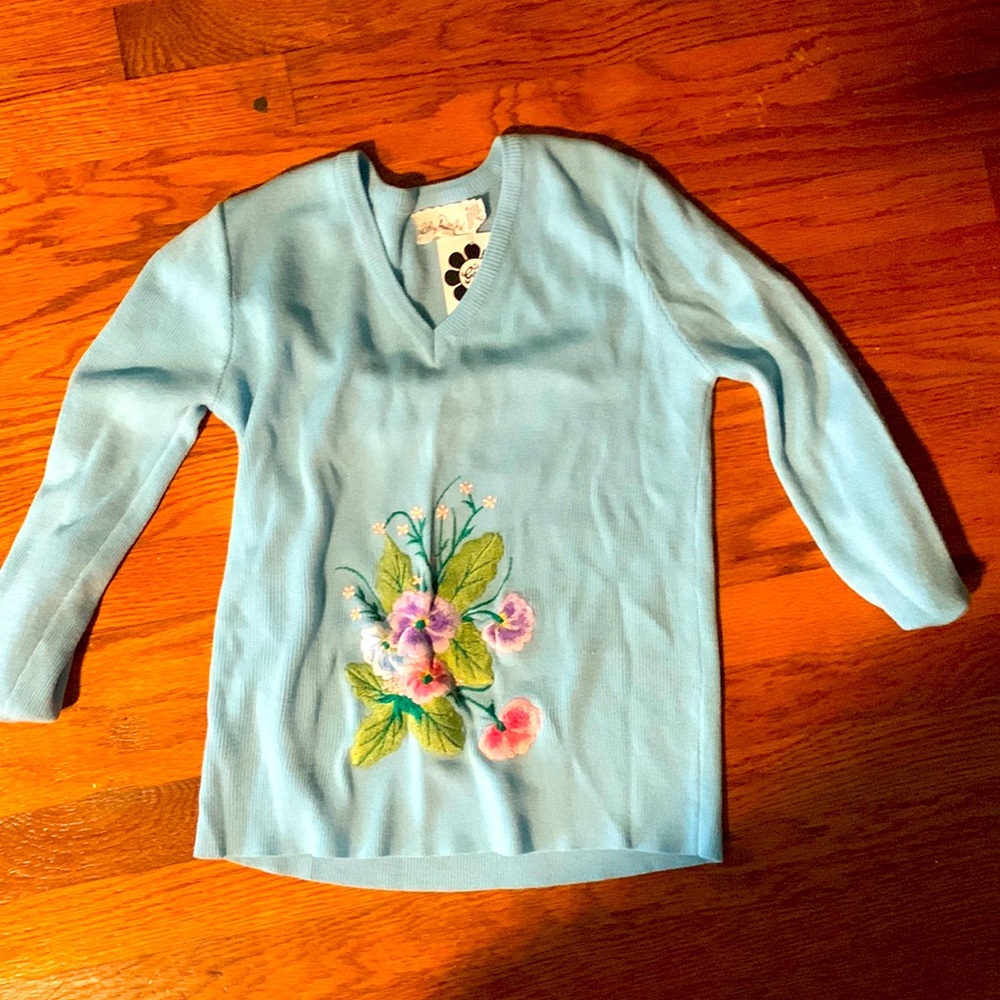 Blue vintage sweater with floral embroidery